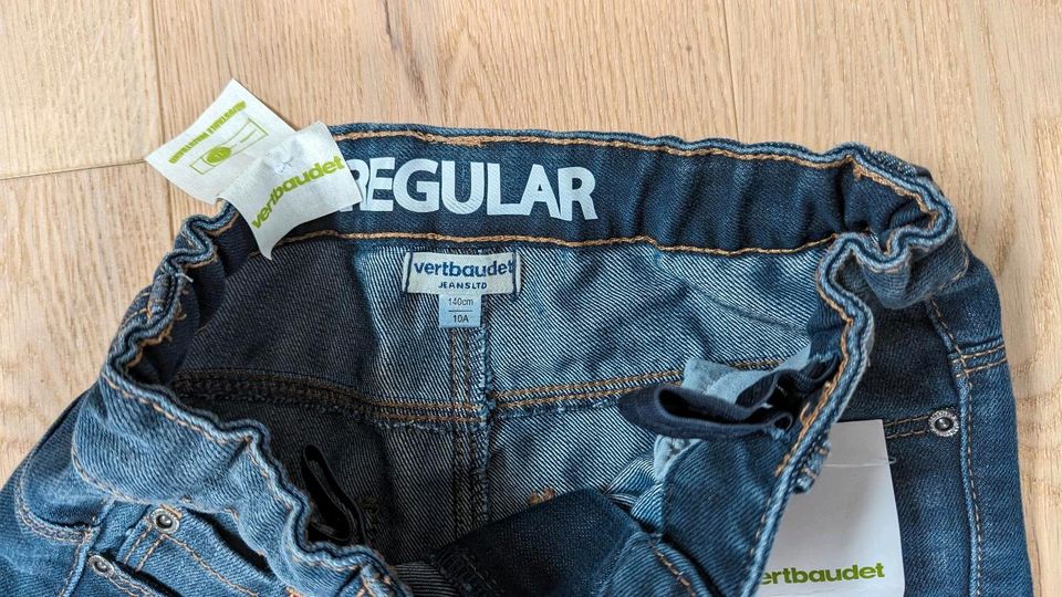 NEU! Vertbaudet unverwüstliche jeans Gr 140 regular in Friedrichsdorf