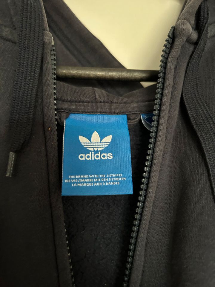 Adidas Jacke in Halle