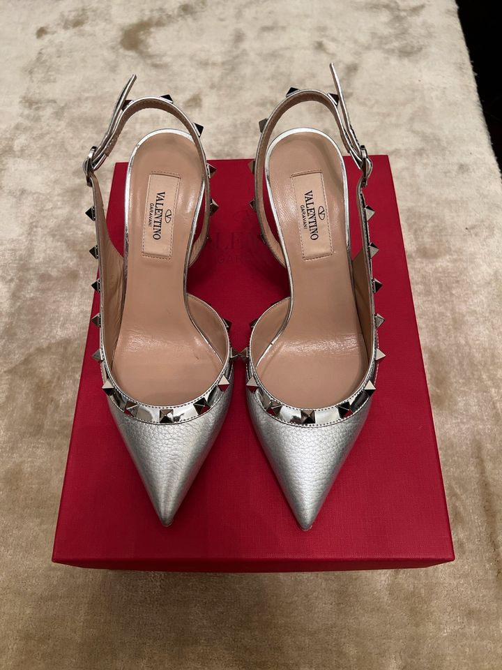 Valentino Garavani Rockstud Schuhe/Pumps‼️ in Berlin