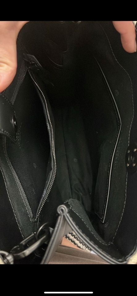 Handtasche von Liebeskind mit Etikett in Neumünster