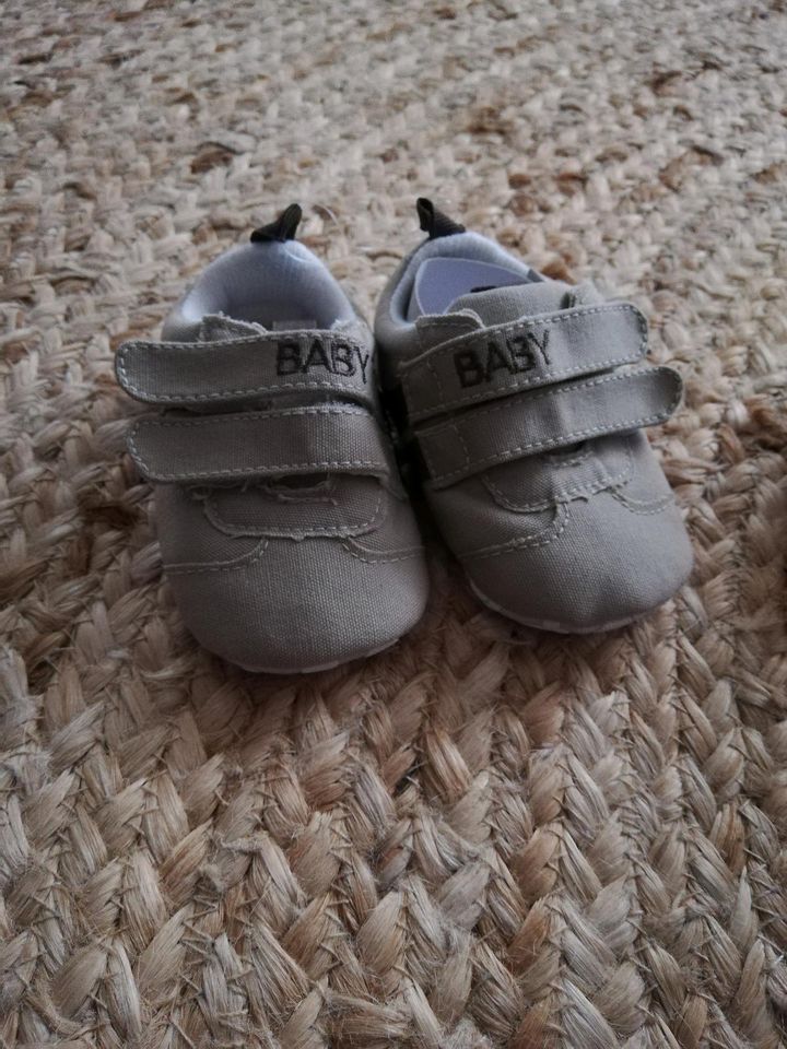 Babyschuhe Krabbelschuhe in Waldweiler