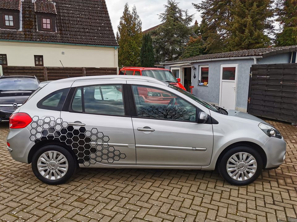 Renault Clio 1.2 16V Grandtour Dynamique "S. HEFT+KLIMA " in Elsenfeld