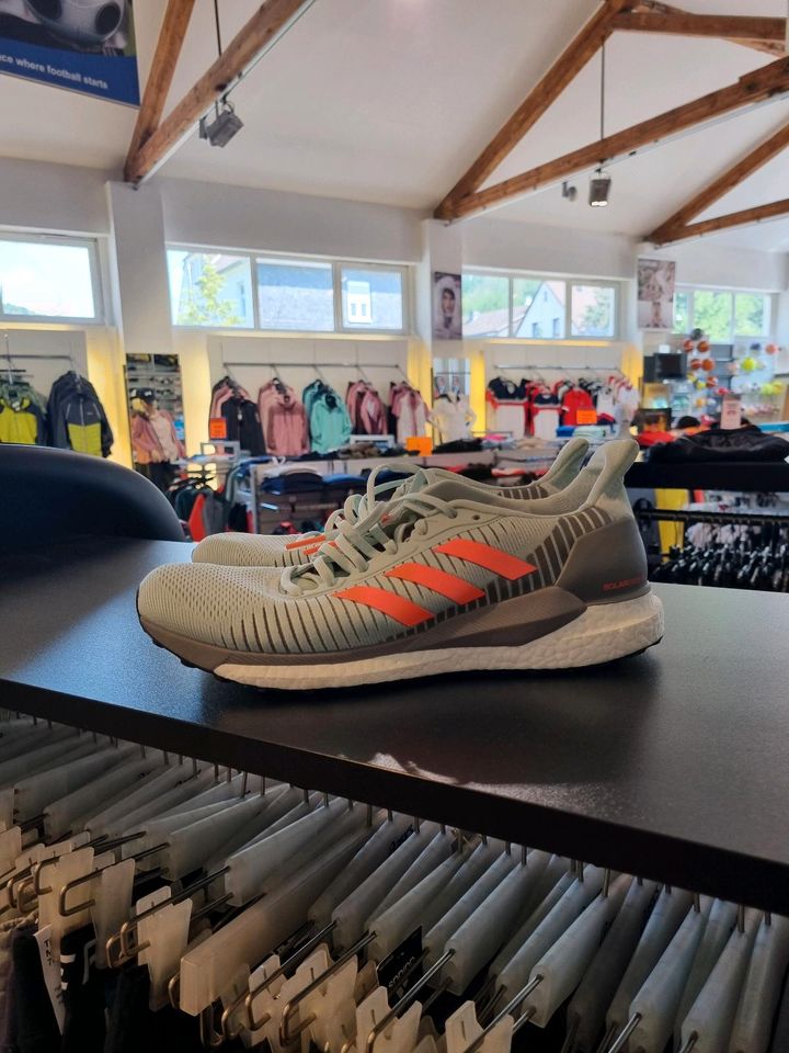 Damen Adidas Schuh Größe 44 NEU in Gummersbach