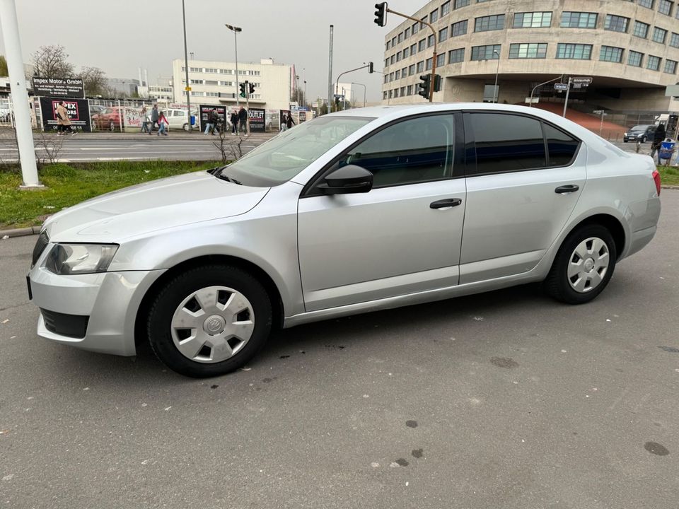 Skoda Octavia Lim. Active*Klima*Tempomat*USB*StartStop in Frankfurt am Main