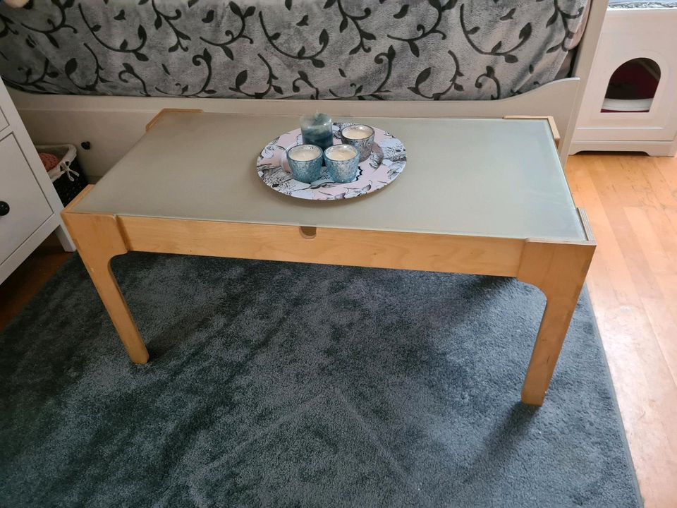 Couchtisch mit abnehmbarer Glasplatte | mit Stauraum | Milchglas in Berlin