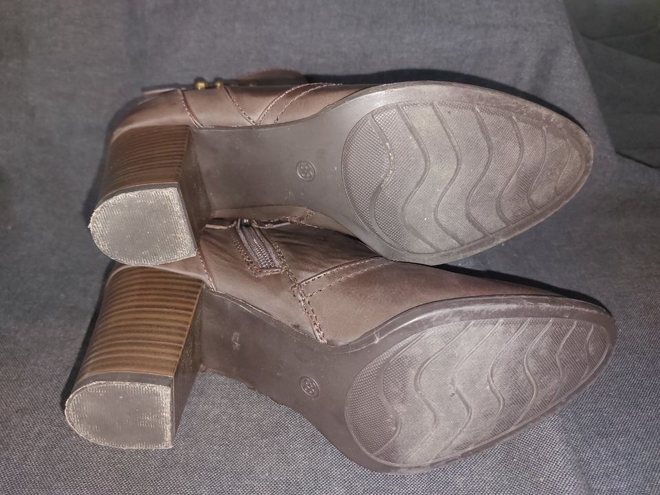 Wunderschöne Damen Stiefeletten in Braun / Größe 38 in Hörstel