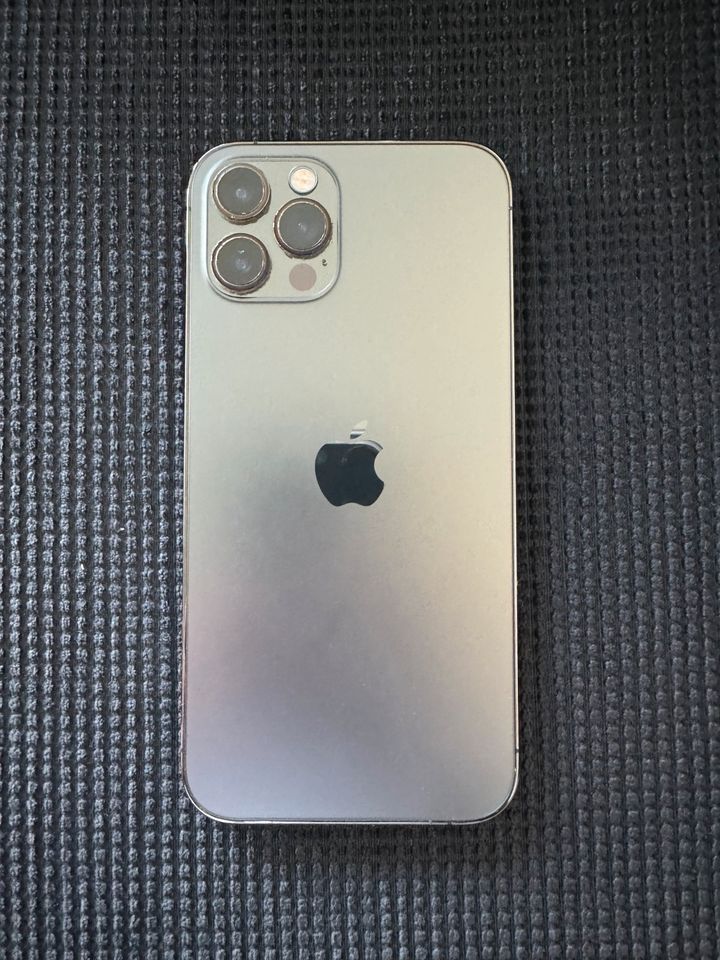 iPhone 12 Pro 256GB in Hamburg