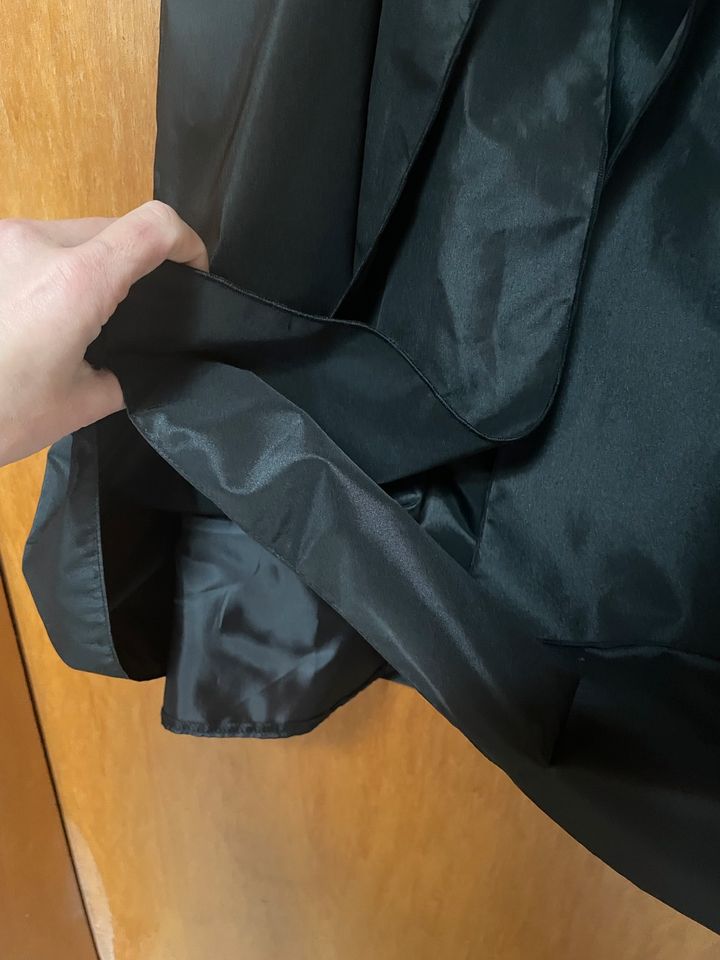 Schönes schwarzes Abendkleid / Kleid mit Rückenschleife GR 44 neu in Bielefeld