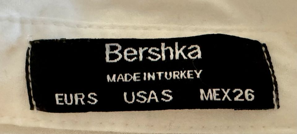 Bershka Bluse Crop Cut Out Gr. XS/S in Heroldsberg