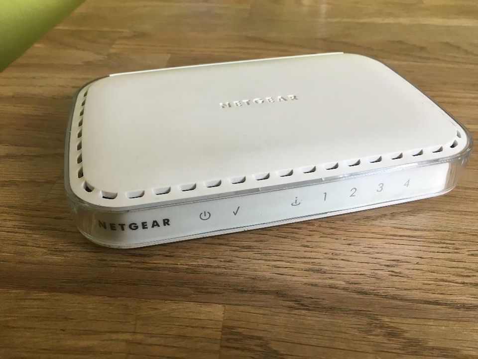 4-port DSL Router von Netgear - 10/100 Mbps Switch- mit Netzteil in Tettau