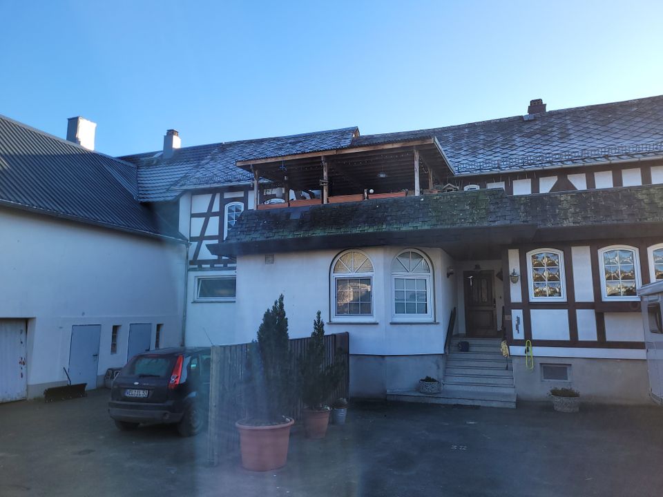 Top Preis-Leistung: Gepflegtes Zweifamilienhaus OT Löhnberg in Löhnberg