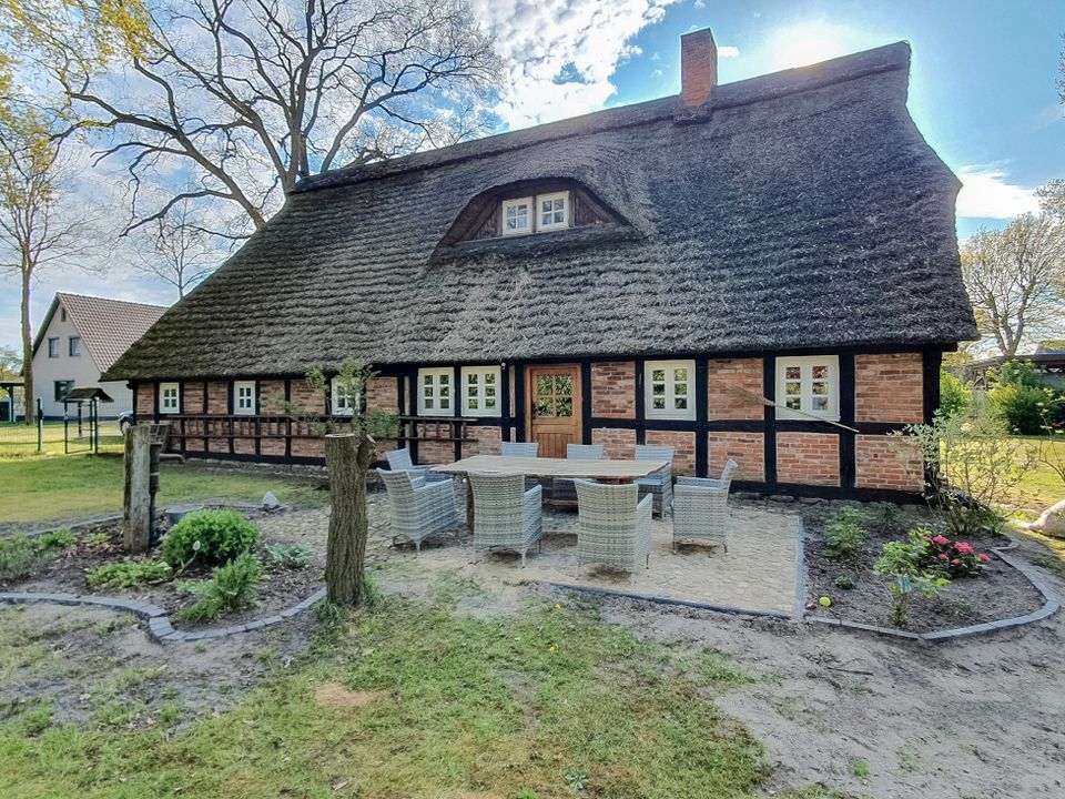 Wunderschöner Resthof Reetdachhaus mit Pferdeboxen und Scheune in Hepstedt