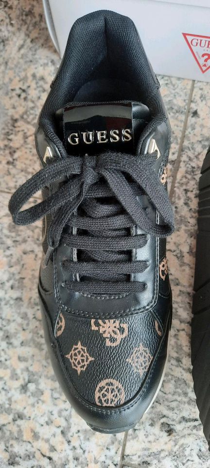 GUESS SNEAKERS GR. 38 NEU in Aichach