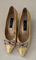 Stuart Weitzmann Pumps Gr 38 Gold Highheels Hochzeit Party Wandsbek - Hamburg Volksdorf Vorschau