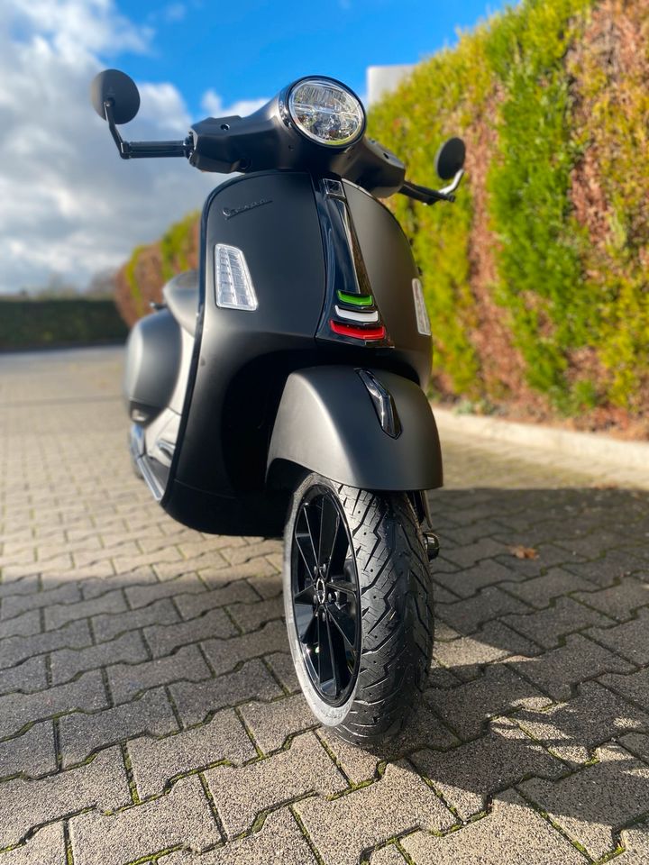 Vespa GTS 125 SuperSport TWM 13 “ NOTTE MALOSSI Edition Diva Nero in Eschborn