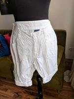 Damen Kurze Hose Bermudas weiß Shorts 40 M Düsseldorf - Friedrichstadt Vorschau