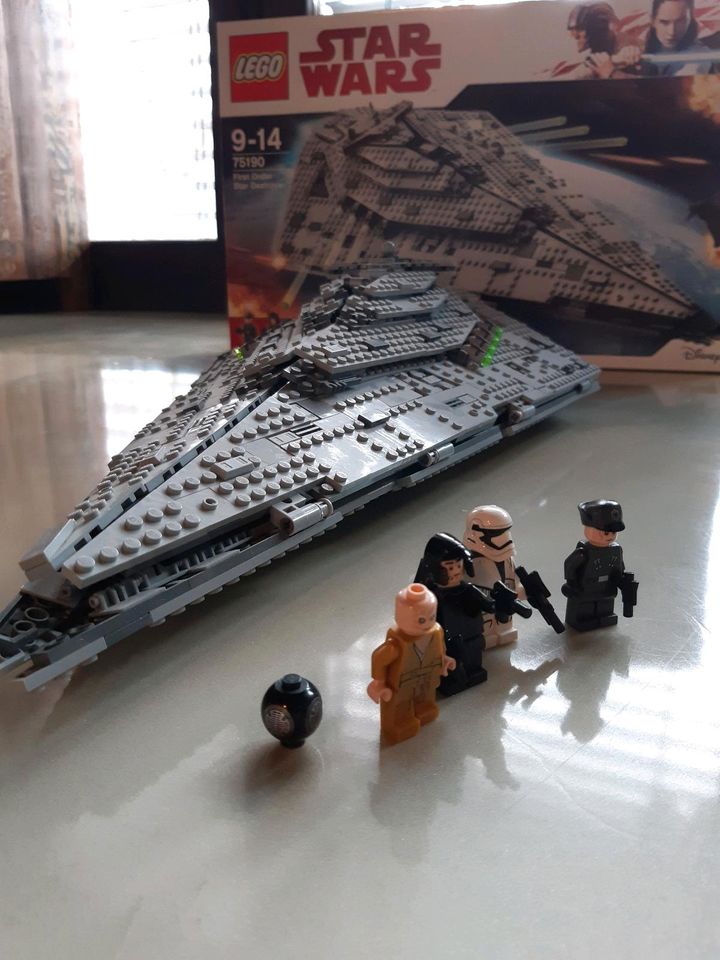 STAR WARS First Order Star Destroyer 75190 in Herrenberg