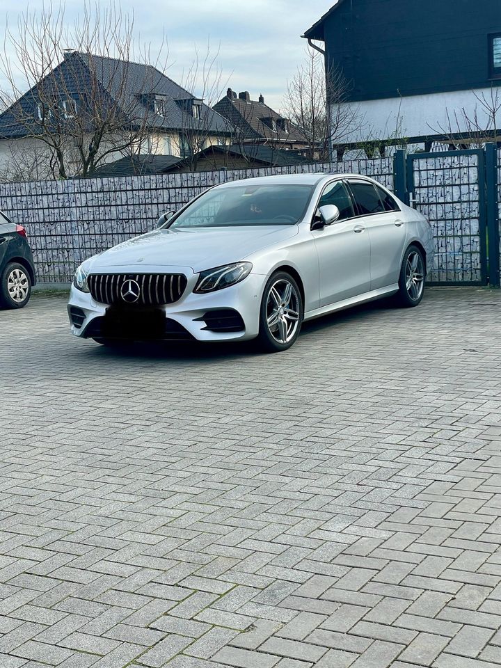 MERCEDES E200 AMG LINE.?! in Bottrop