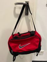 Nike Rote Sporttasche wie NEU! Frankfurt am Main - Westend Vorschau