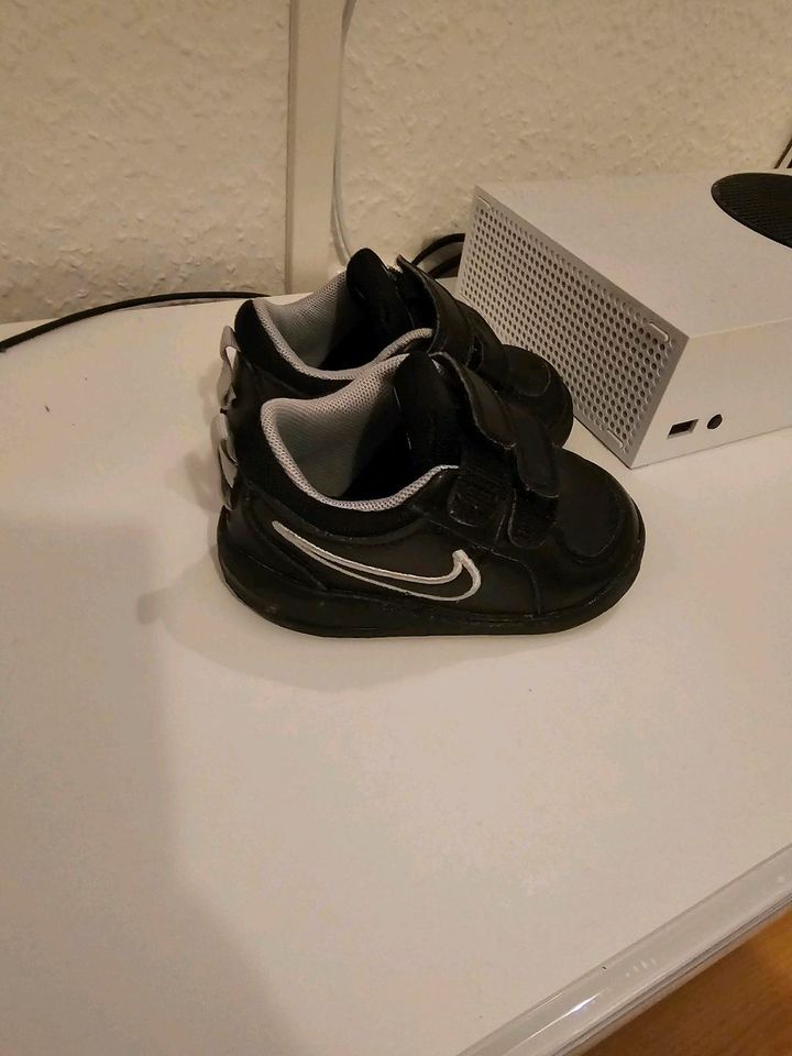 Nike Baby Sneaker gr. 21 in Wiesbaden