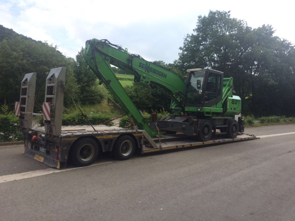 Transport von Landmaschinen Traktoren Unimog Lkw Baumaschinen in Marsberg