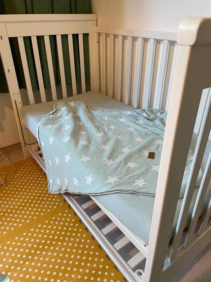 Babybett Treppy 120x60 - Mitwachsend - inkl. Matratze in Hamburg