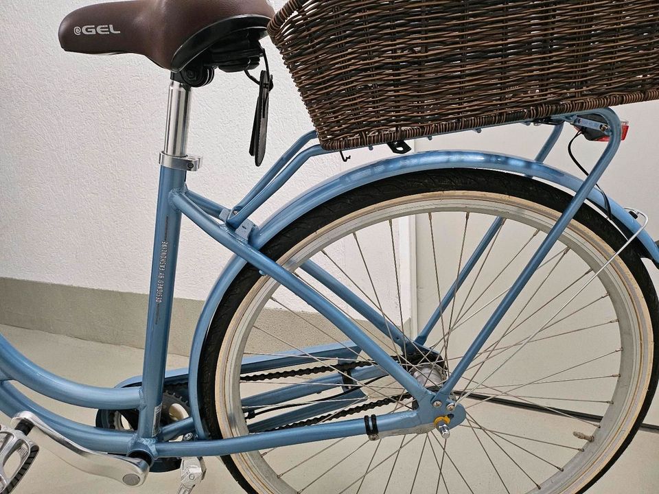 28 Damenrad hellblau mit 2 Körben in Tangermünde