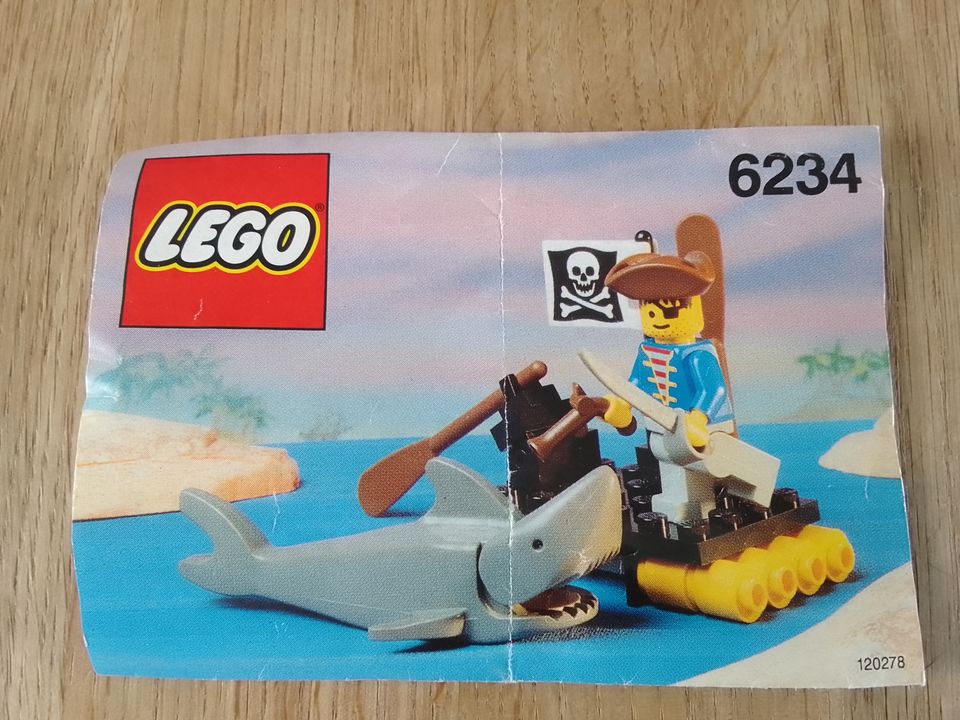 Lego Figur Männchen 6234 Renegade´s Raft Pirat mit Floss Hai in Fehmarn