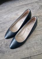 Hochwertige Tamaris Blockabsatz Pumps Navy Gr40 Comfort Echtleder Mecklenburg-Vorpommern - Vielank Vorschau