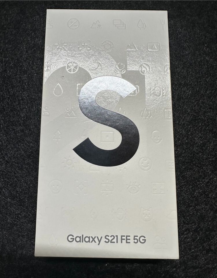 Samsung Galaxy S21 FE 5G *Neuwertiger Zustand* in Neuried