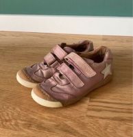 Bisgaard Turnschuhe Schuhe Sneaker 29 Klett rosa Stern Nordrhein-Westfalen - Willich Vorschau