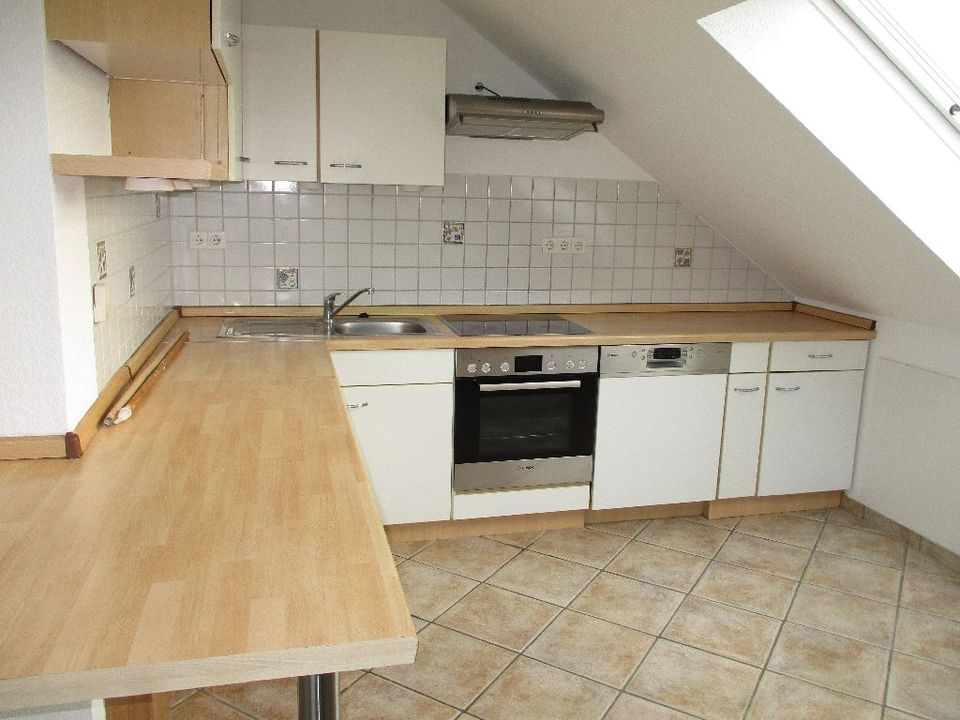 Gepflegte 3 Zi-Wohnung mit Einbauküche, Garage und Gartennutzung in guter Wohnlage in Bad Emstal