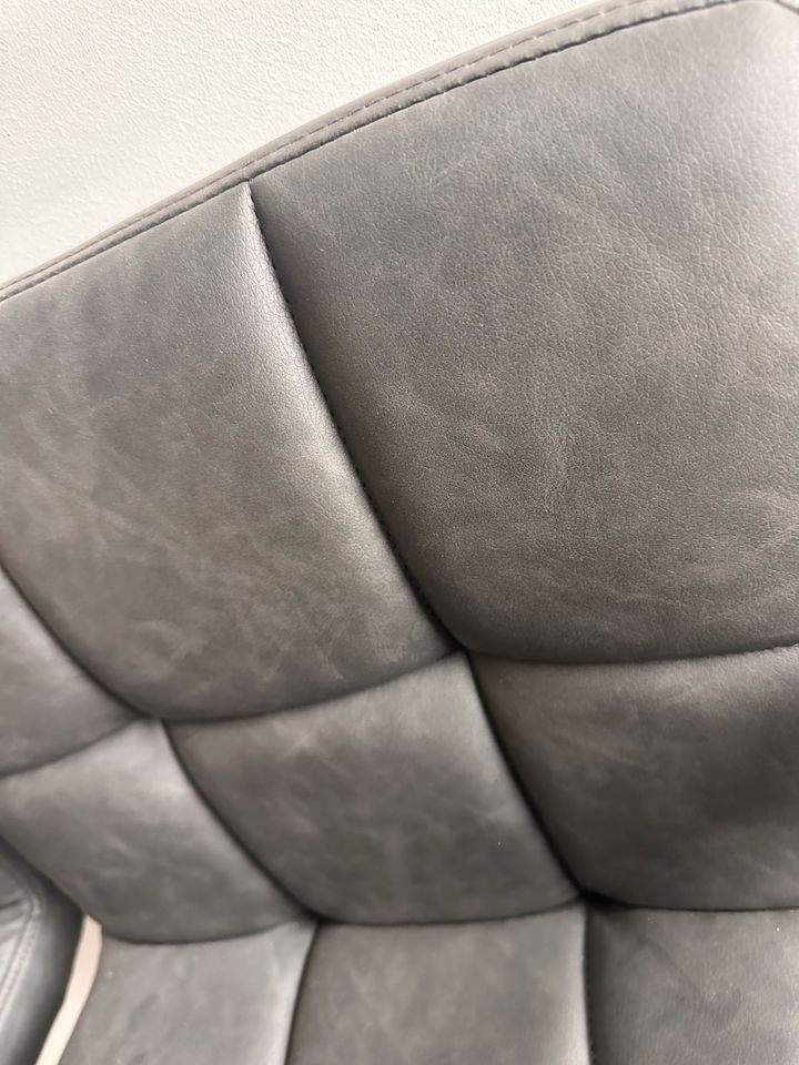 Barhocker Stühle Hochstühle Leder grau / schwarz in Gau-Bickelheim