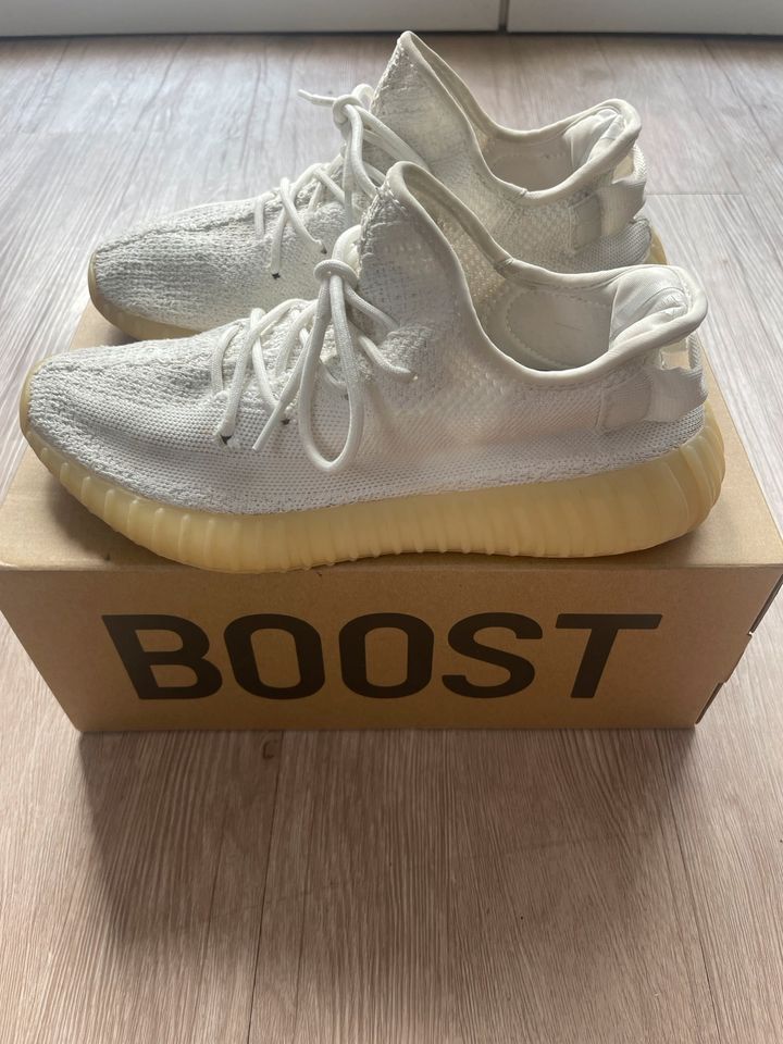 Yeezy Boost 350 V2 triple White Creme 41 1/3 in Seevetal