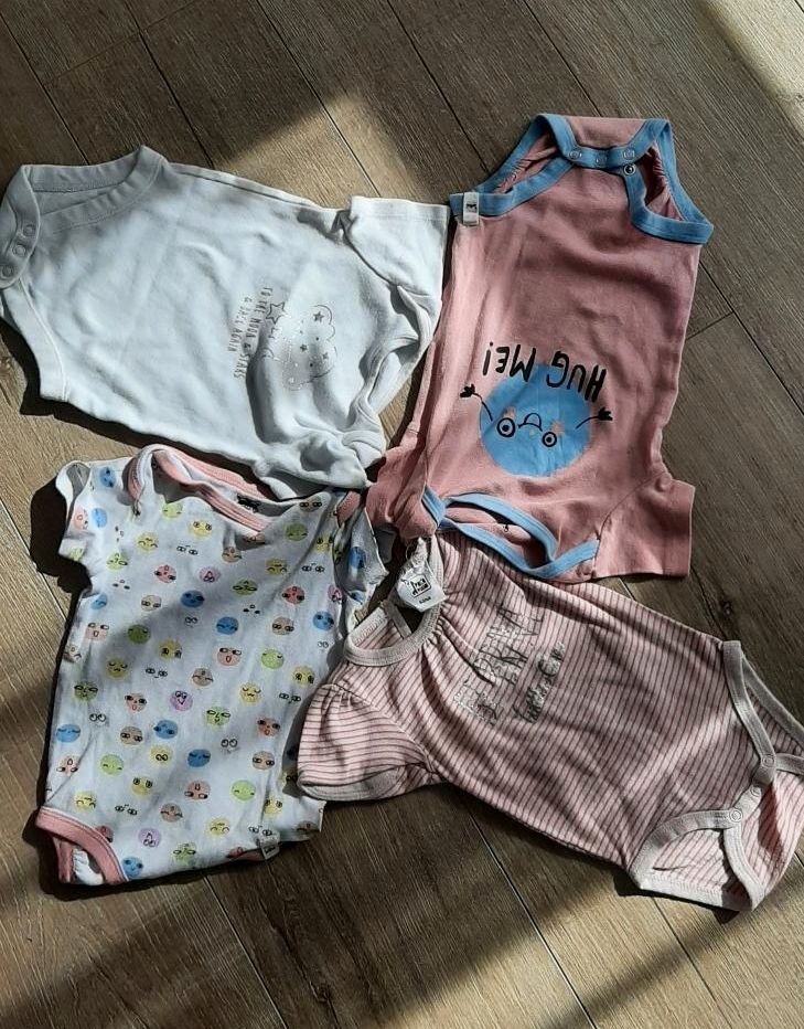 Kleidungspaket 62/68 cm, 4 Bodys, Jumpsuit, Hose, T-Shirt in Paderborn