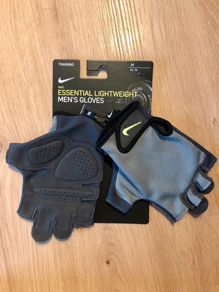 Nike Handschuhe Gewichtheben Männer essential lightweight gloves in Stöttwang