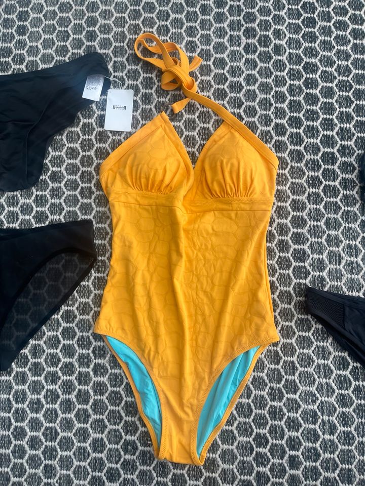 Original Vilebrequin und Emporio Armani Bikinis / Badeanzug Gr. M in Seevetal