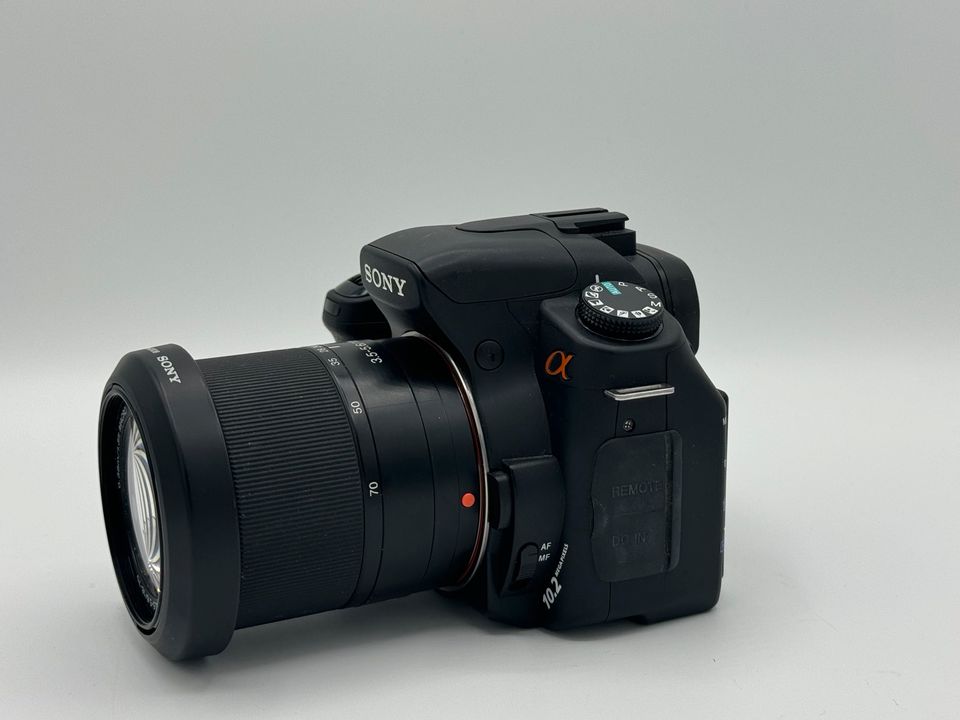 Sony Alpha a 300 Digitalkamera SLR mit Objektiv in Köln
