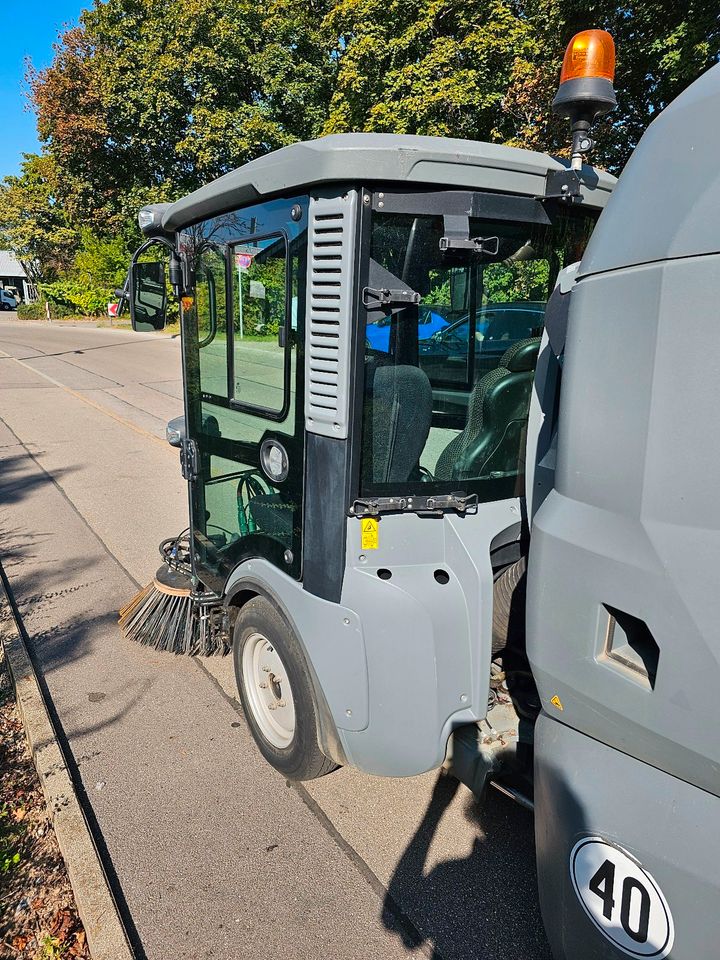 Kärcher MC130 Saug Kehrmaschine in Stuttgart