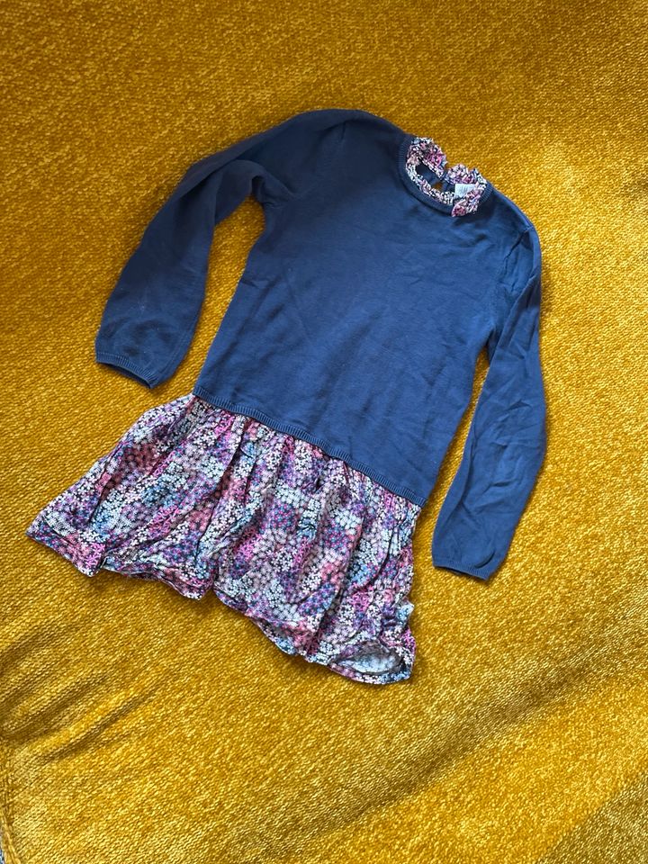 122/128 Kleid Pulloverkleid zarter Strick H+M Mädchen Rock blau in Grevesmuehlen
