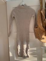 Kleid Langarm Bodycon Reserved beige sand Strick Gr. M Mitte - Wedding Vorschau