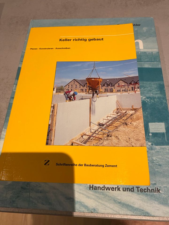 Verschiedene Bücher über Bautechnik in Lalling