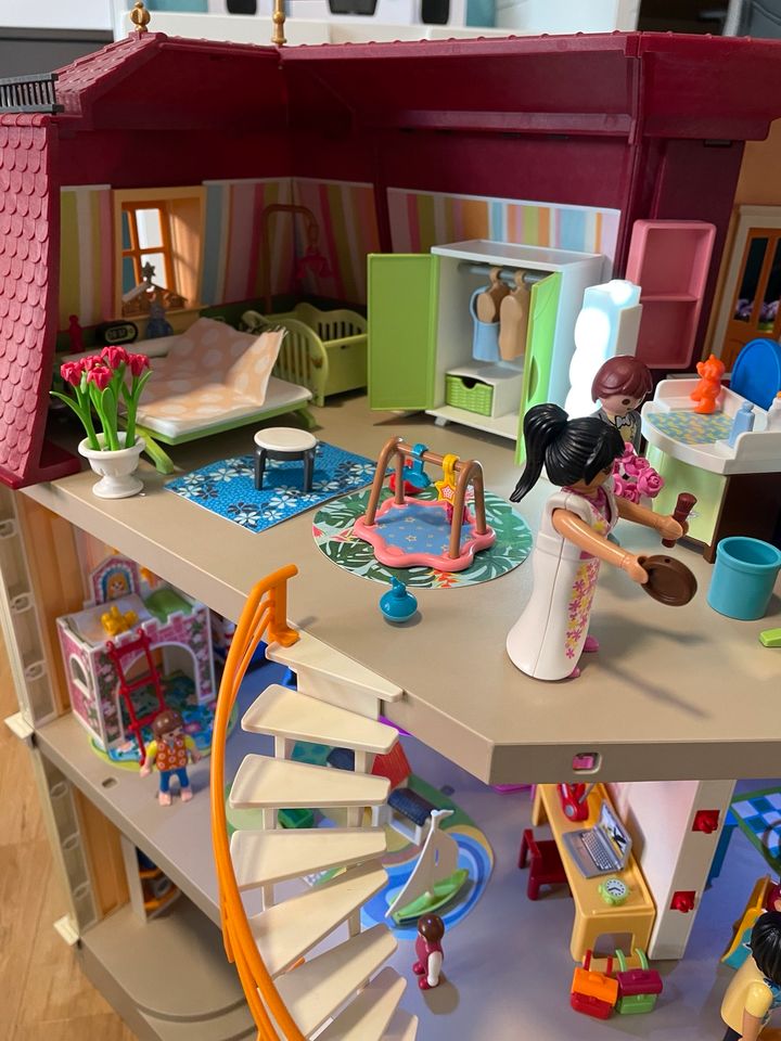 Playmobilhaus groß mit viel Zubehör - top Zustand in Dresden