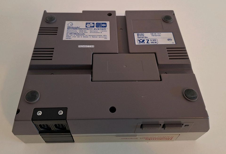 NES Konsole mit 4 Spielen + 2 Controller in Emmendingen