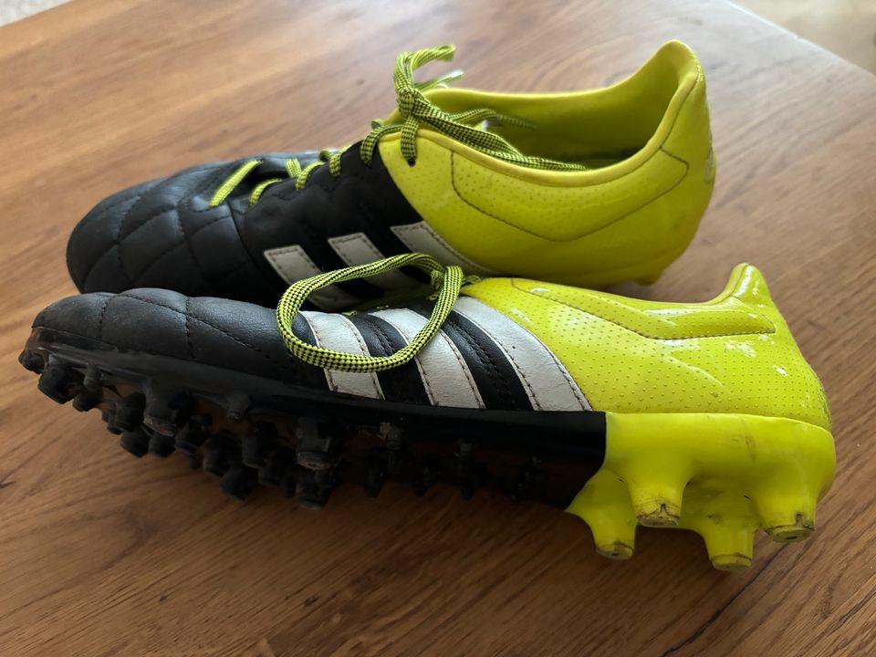 Adidas Fußballschuhe Größe 41,1/3 in Vechelde