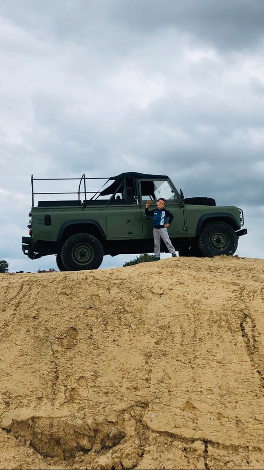 Land Rover Defender 110  H Kennzeichen in Bielefeld