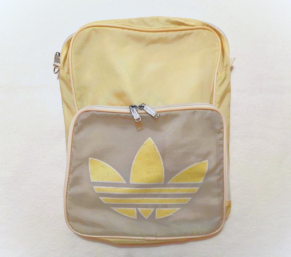 Adidas Rucksack gelb grau 80er Jahre Vintage 40 x 30 cm in Berlin Tempelhof kleinanzeigen