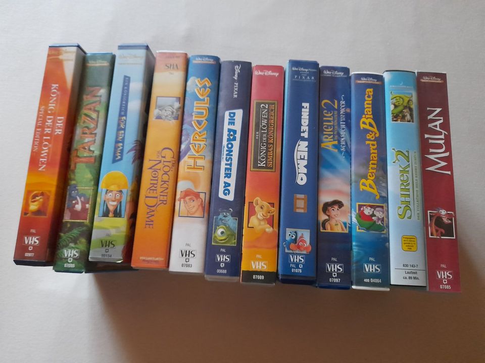 Disney Filme auf VHS - 12 Disney Klassiker - Neu in Köln