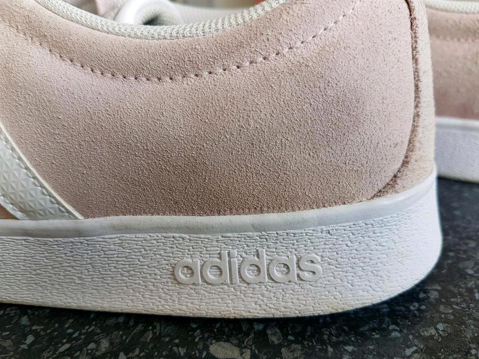 Adidas Damen Sneaker Freizeitschuhe Gr. 42 2/3 - wenig getragen in Schutterwald