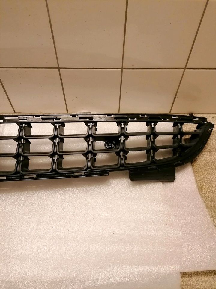 Original Opel Corsa D Stoßstangegrill unten, 13286021 in Herne